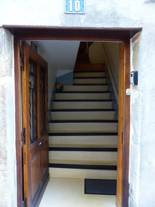 Maison Agreable En Centre Historique Saint Cere Bagian luar foto
