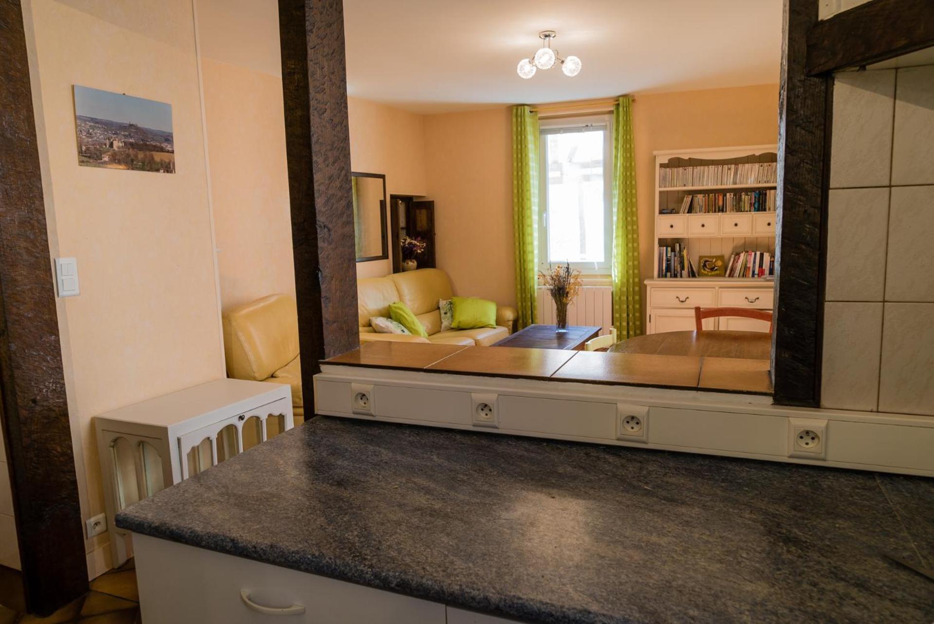 Maison Agreable En Centre Historique Saint Cere Bagian luar foto
